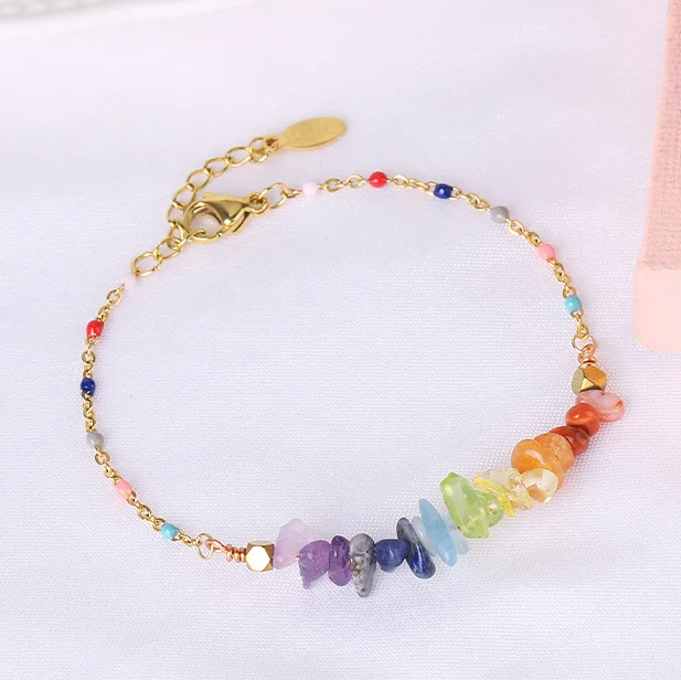 Bracciale sette chakra dorato con perle di pietra naturale