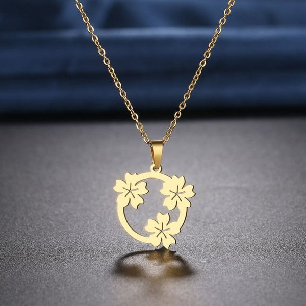 Collier ’Renouveau’ orné de Fleurs du cerisier