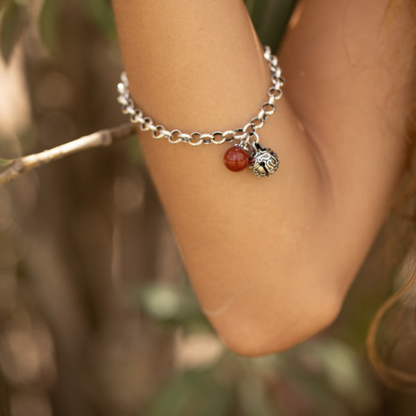 Bracciale con granato rosso e campana