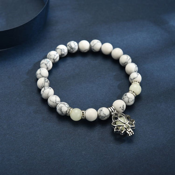 Bracelet luminescent en Howlite ’ la fleur de lotus illuminé’