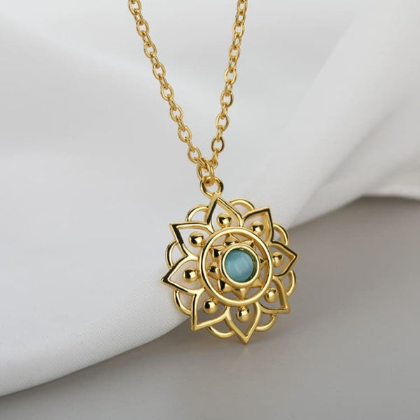 Collier Fleur de Lotus orné d’une Aigue Marine