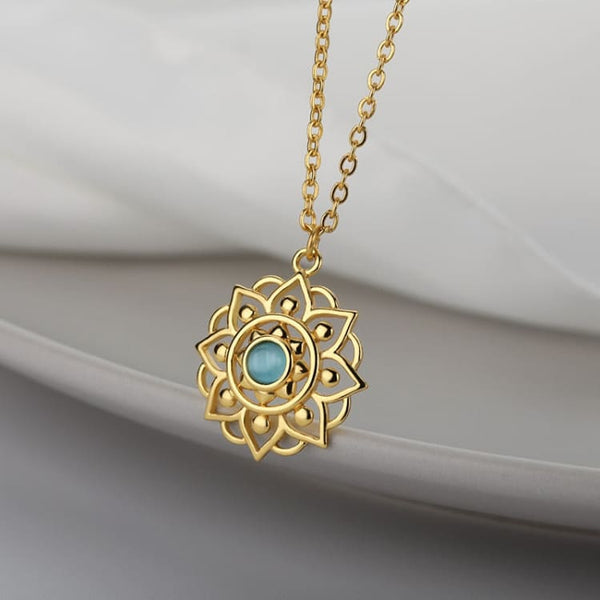 Collier Fleur de Lotus orné d’une Aigue Marine